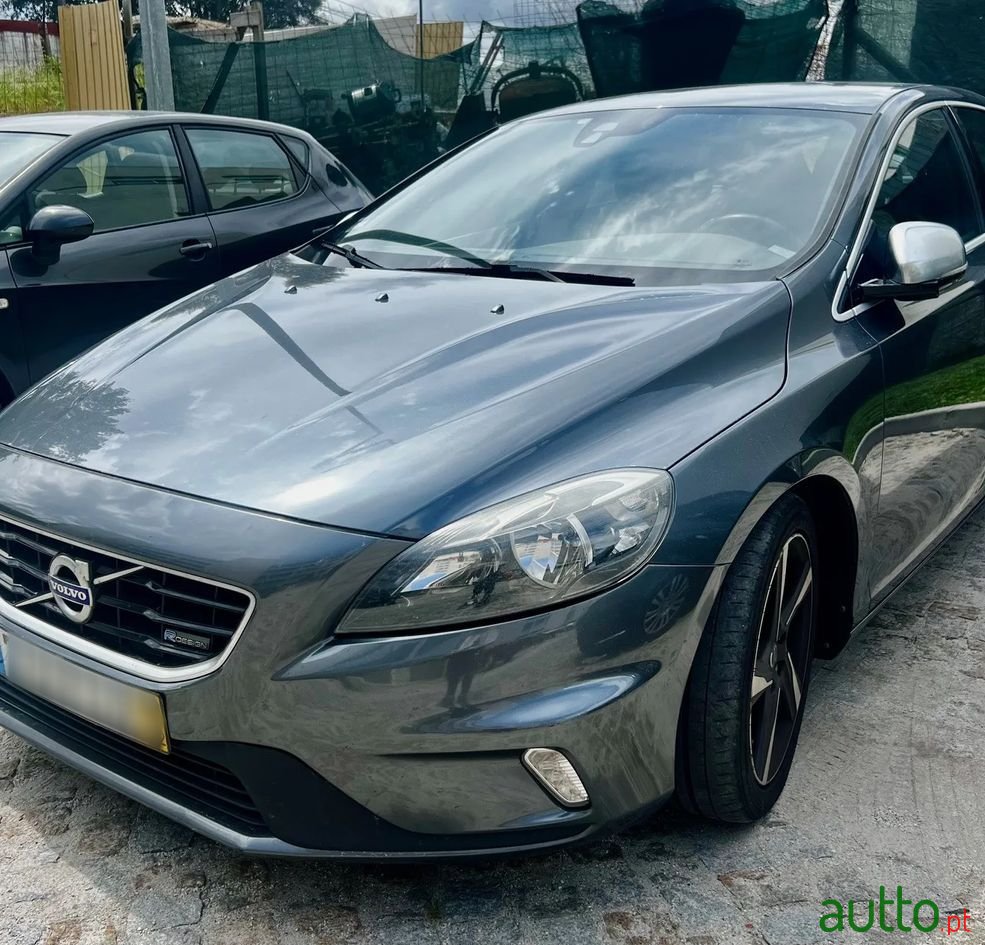 2013' Volvo V40 1.6 D2 R-Design photo #2