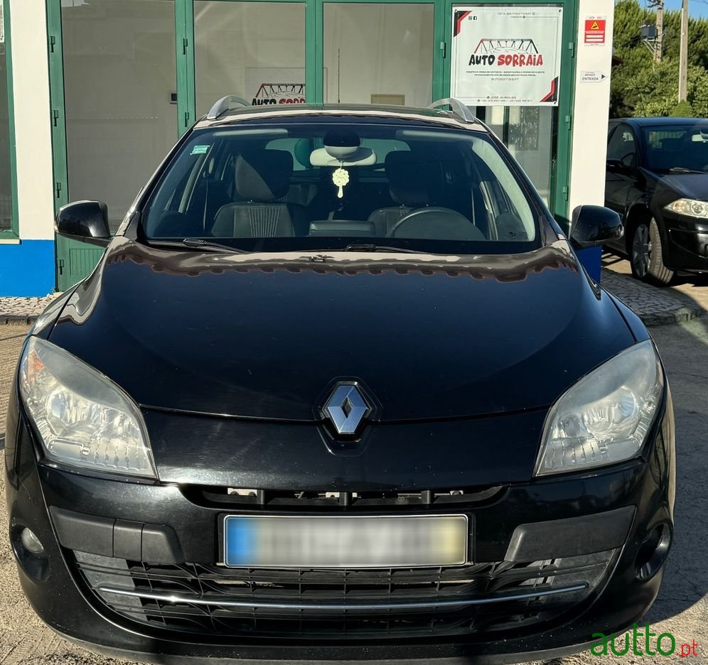 2011' Renault Megane Break photo #1