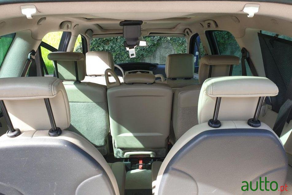 2008' Renault Grand Scenic photo #2