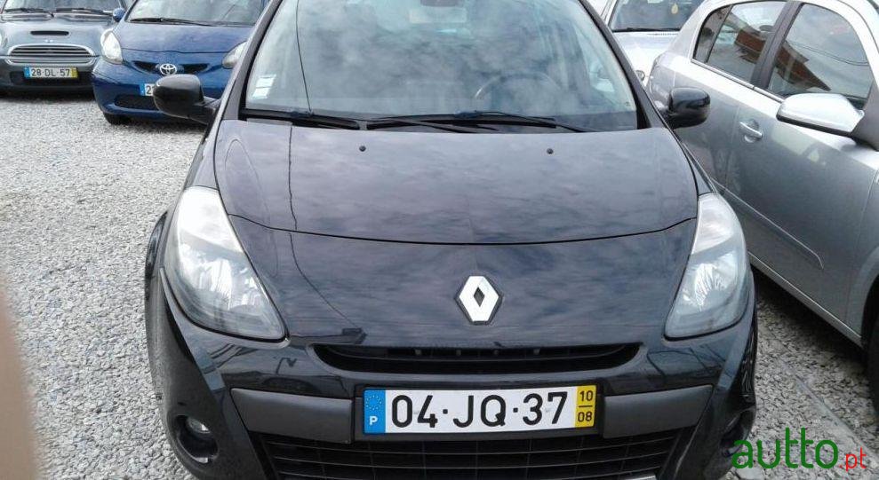 2010' Renault Clio Break photo #2