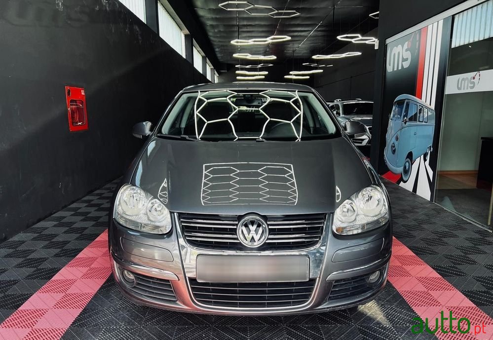 2009' Volkswagen Jetta 2.0 Tdi Highline photo #2