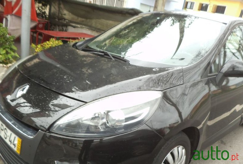 2012' Renault Scenic photo #3