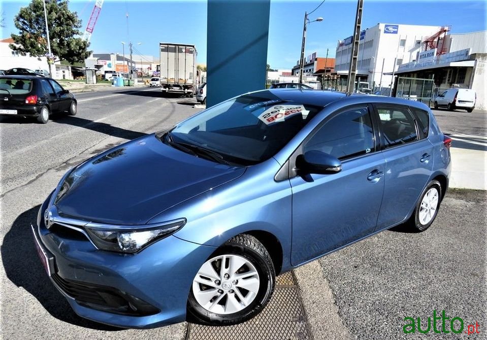 2016' Toyota Auris photo #2