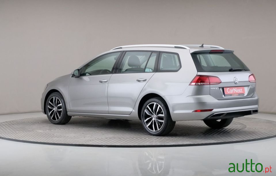 2017' Volkswagen Golf Variant photo #2