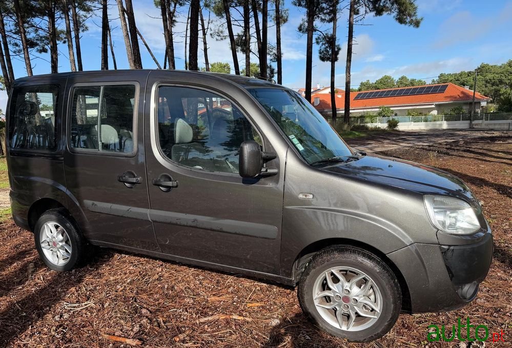 2009' Fiat Doblo Panorama photo #3