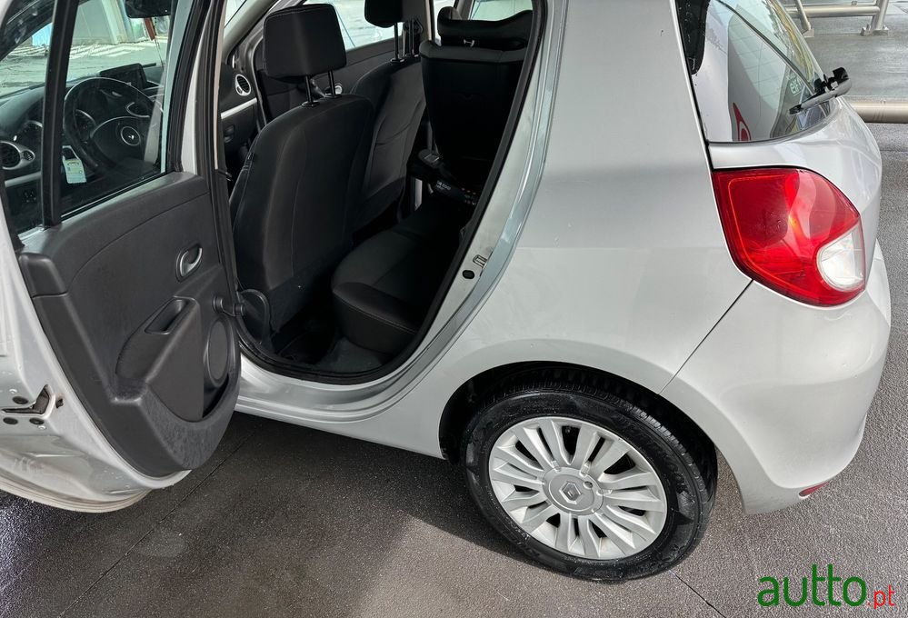 2010' Renault Clio 1.5 Dci Dynamique photo #6