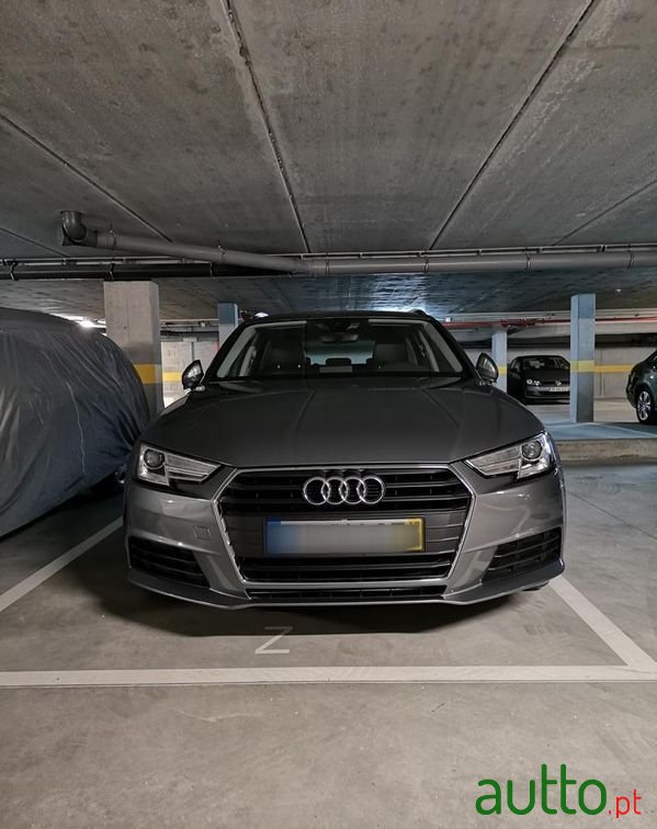 2017' Audi A4 Avant photo #1