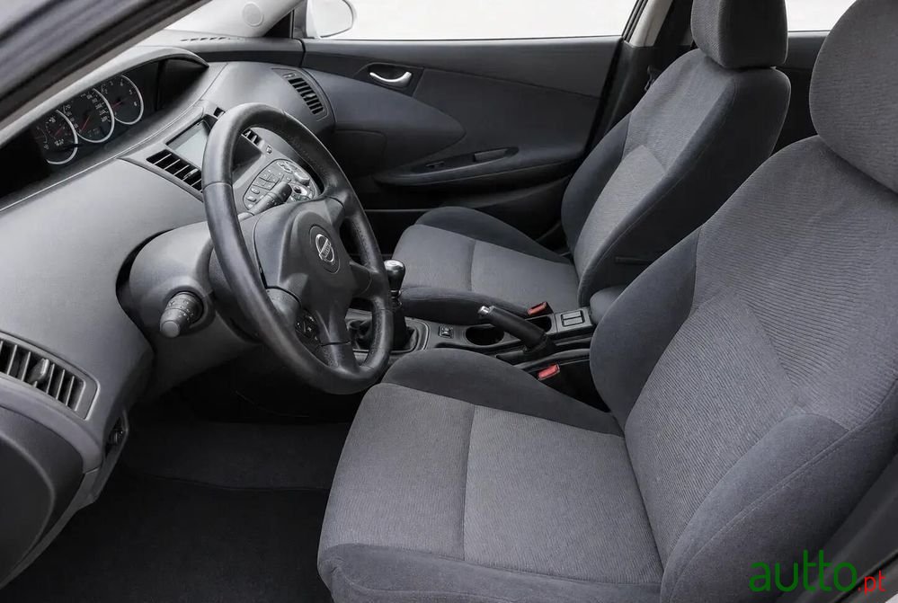 2004' Nissan Primera photo #5