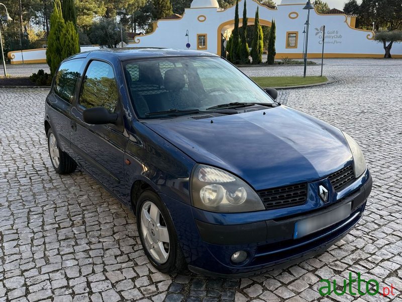 2002' Renault Clio photo #3