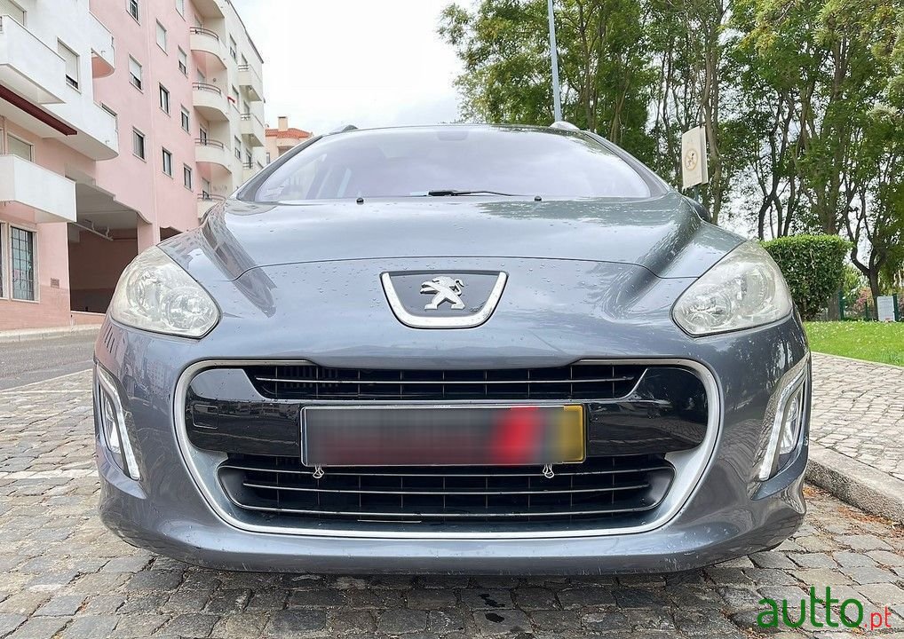 2011' Peugeot 308 Sw photo #3