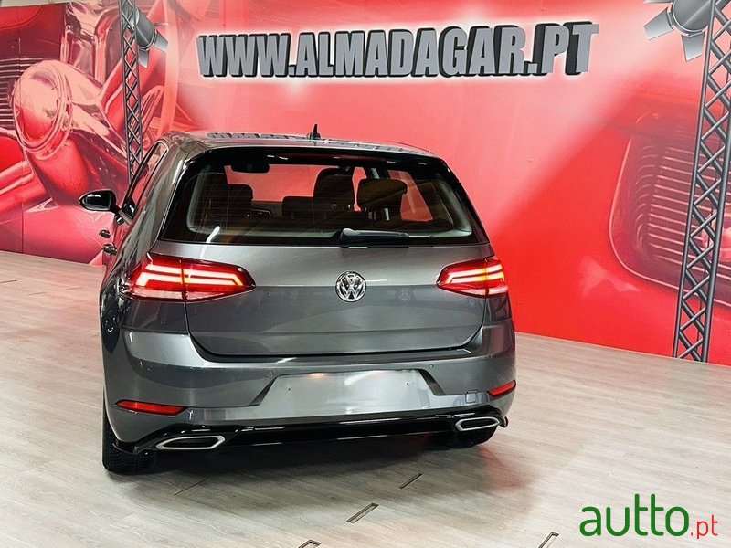 2018' Volkswagen Golf photo #4