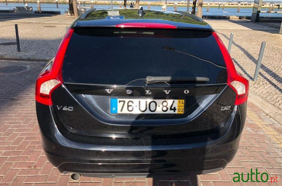 2014' Volvo V60 Kinetic photo #2