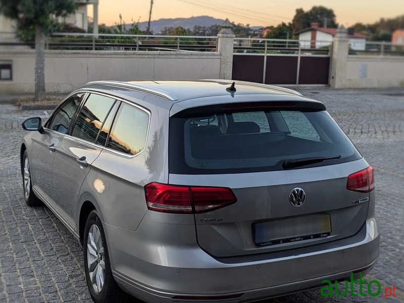 2017' Volkswagen Passat Variant photo #3