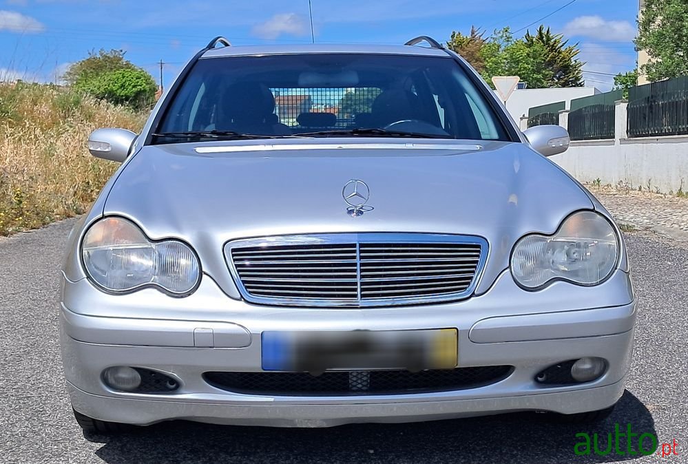 2004' Mercedes-Benz C 220 photo #2