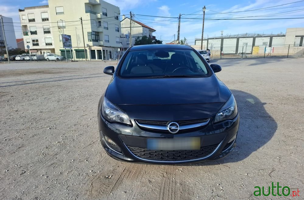 2013' Opel Astra photo #3