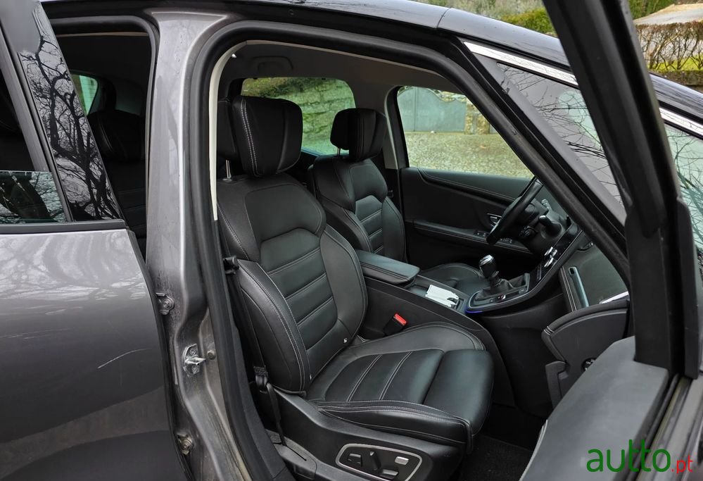 2018' Renault Scenic photo #1