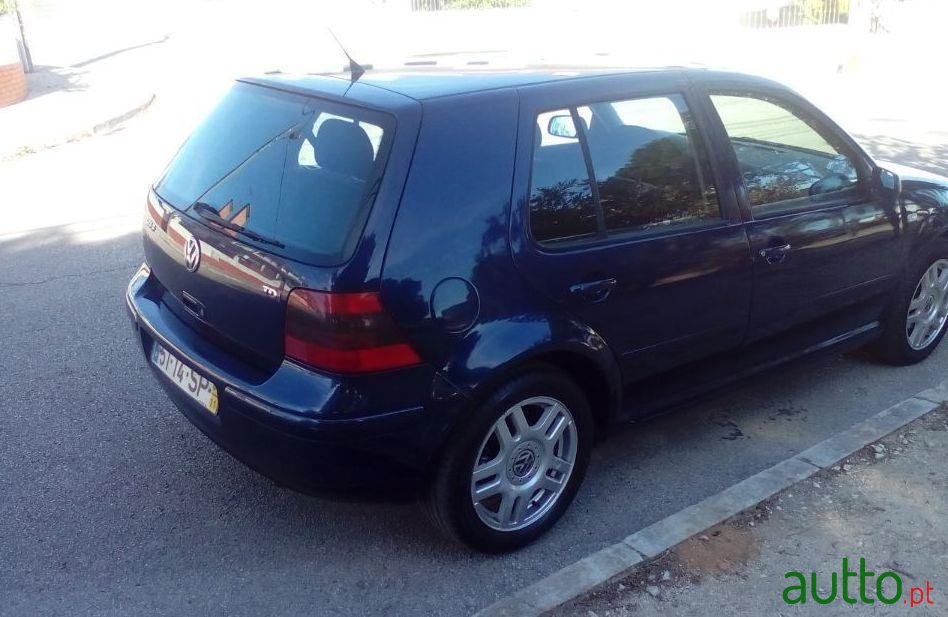 2001' Volkswagen Golf photo #3