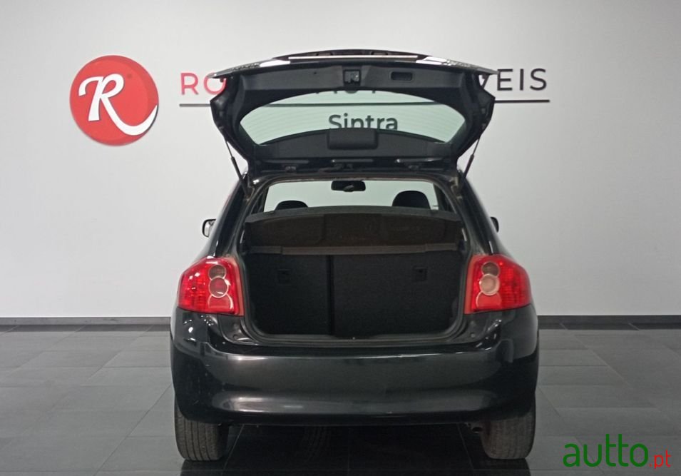 2007' Toyota Auris photo #5