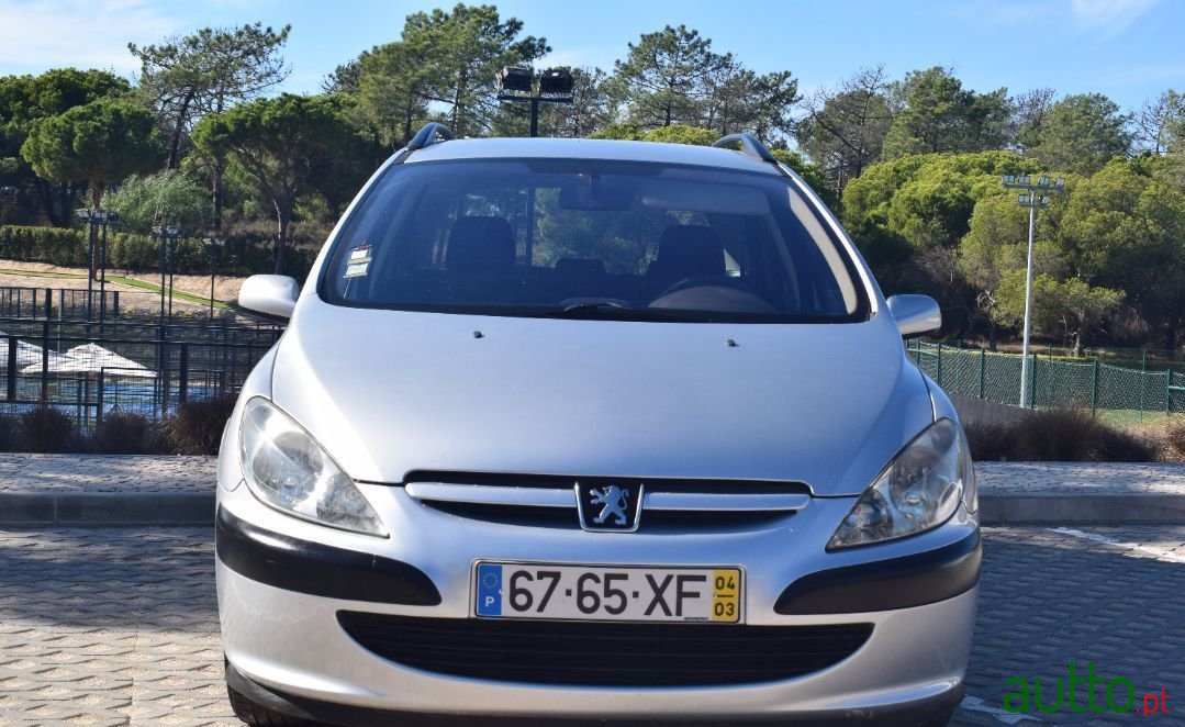 2004' Peugeot 307 Break photo #2