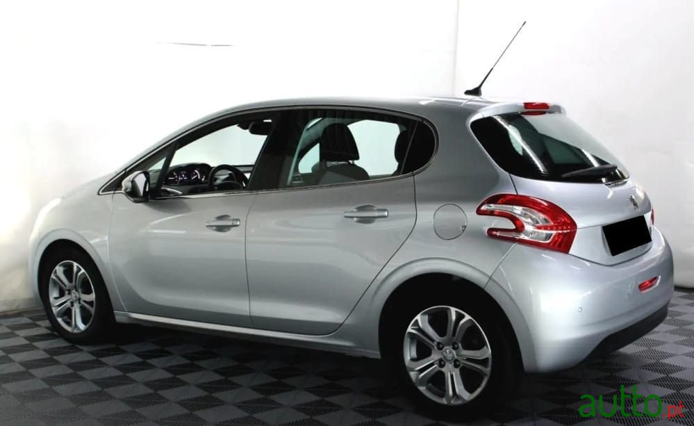 2015' Peugeot 208 photo #2