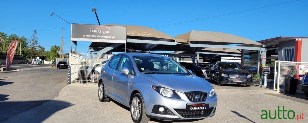 2011' SEAT Ibiza photo #2