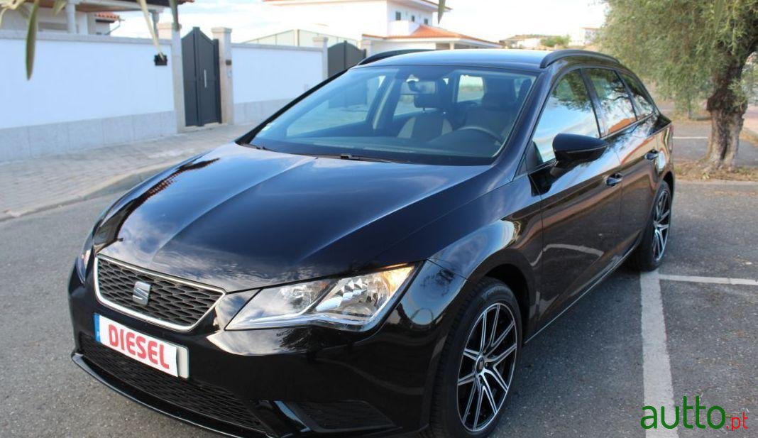 2015' SEAT Leon St photo #2