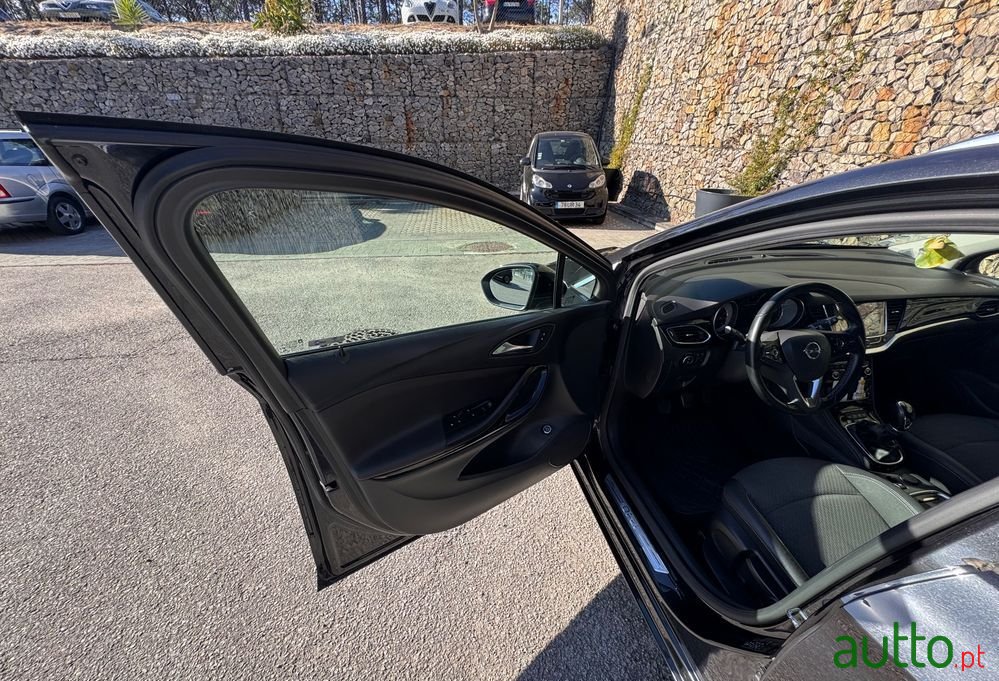 2016' Opel Astra photo #6