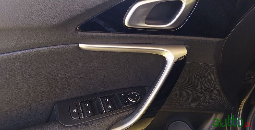 2023' Kia Ceed Sw photo #3