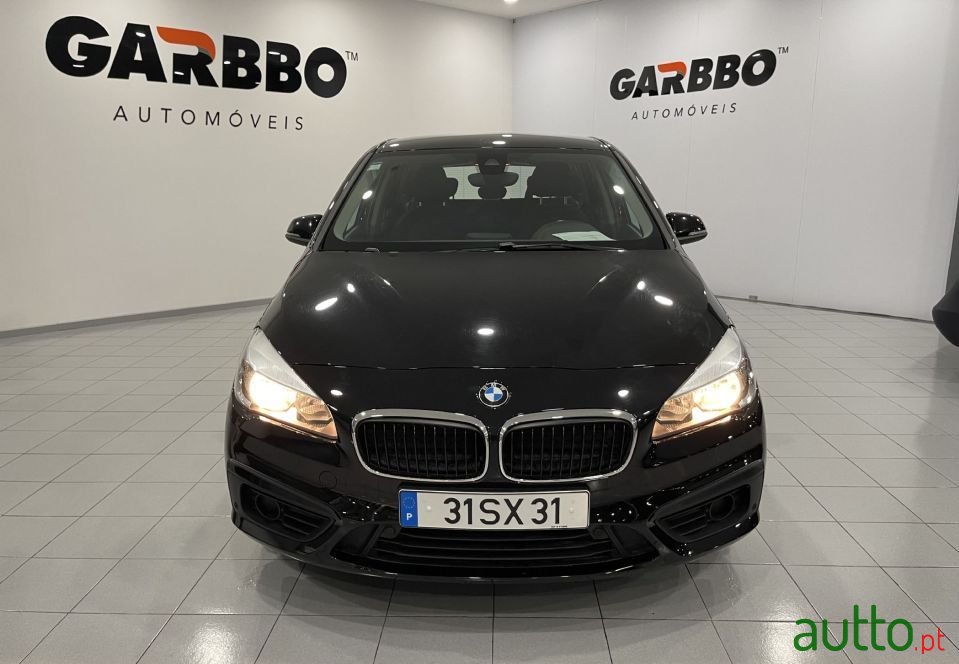 2017' BMW 216 Active Tourer photo #2