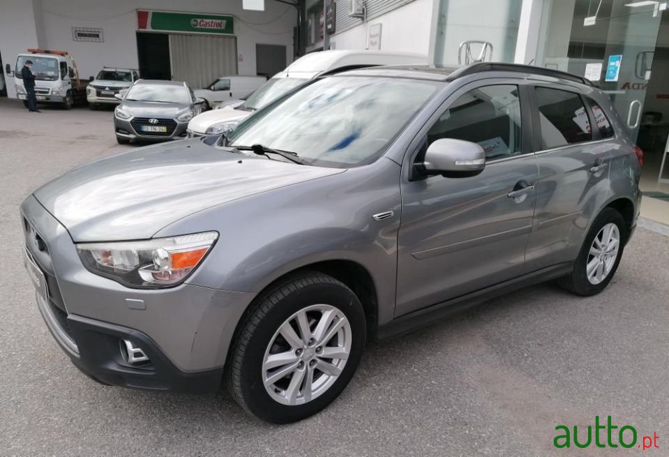 2013' Mitsubishi ASX photo #3