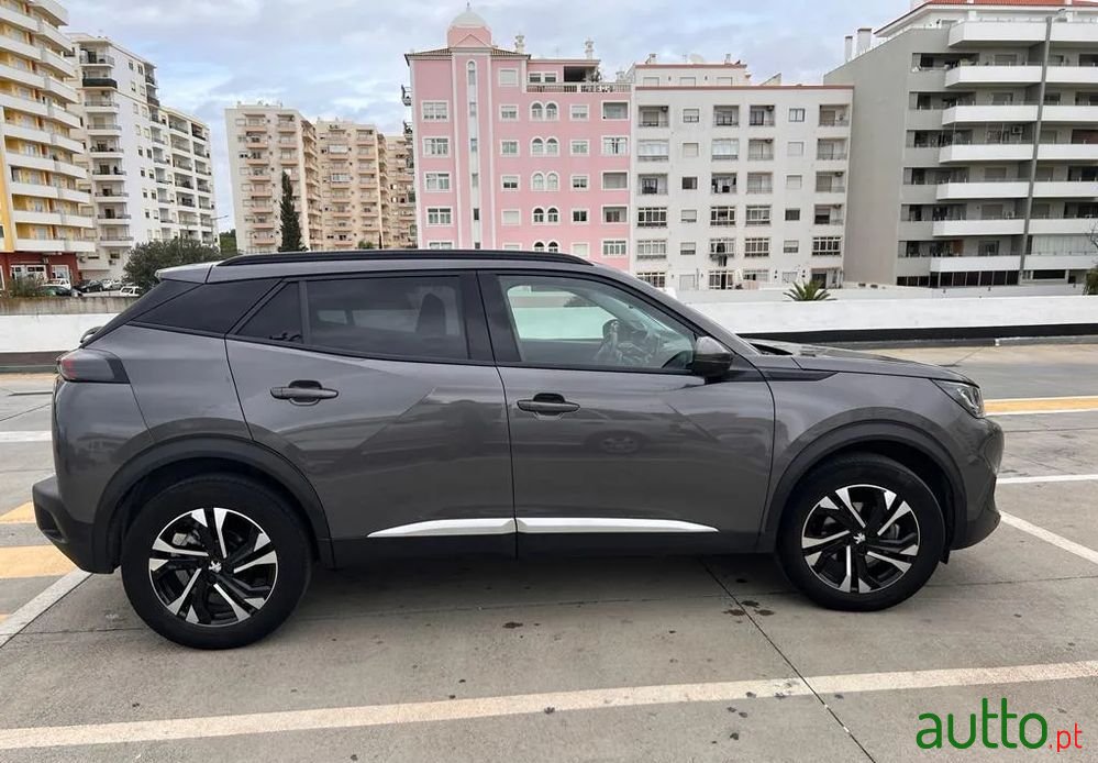 2020' Peugeot 2008 photo #3