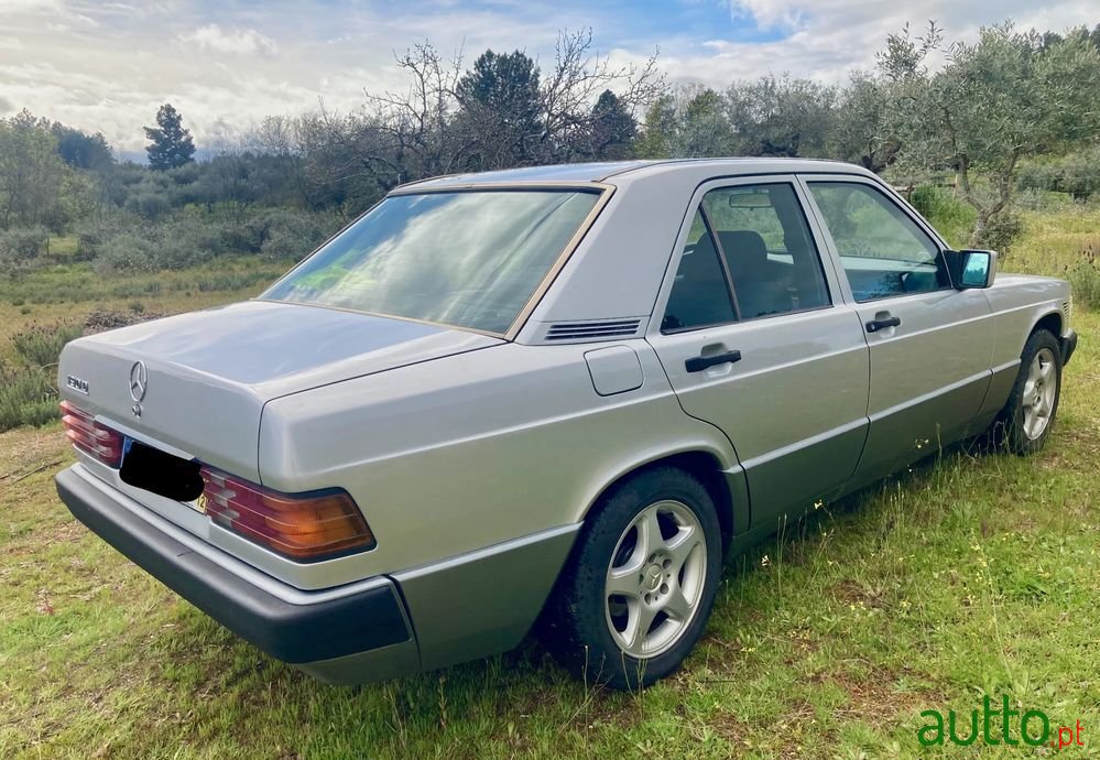 1992' Mercedes-Benz 190 D 2.5 Turbo photo #5