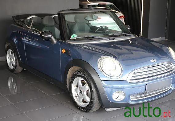 2009' MINI Cooper 3 Portas photo #3