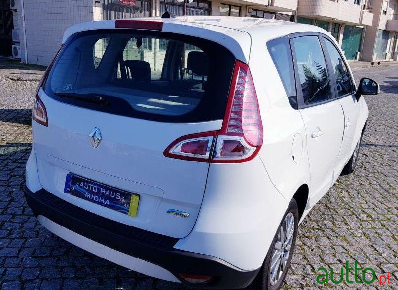 2012' Renault Scenic photo #2