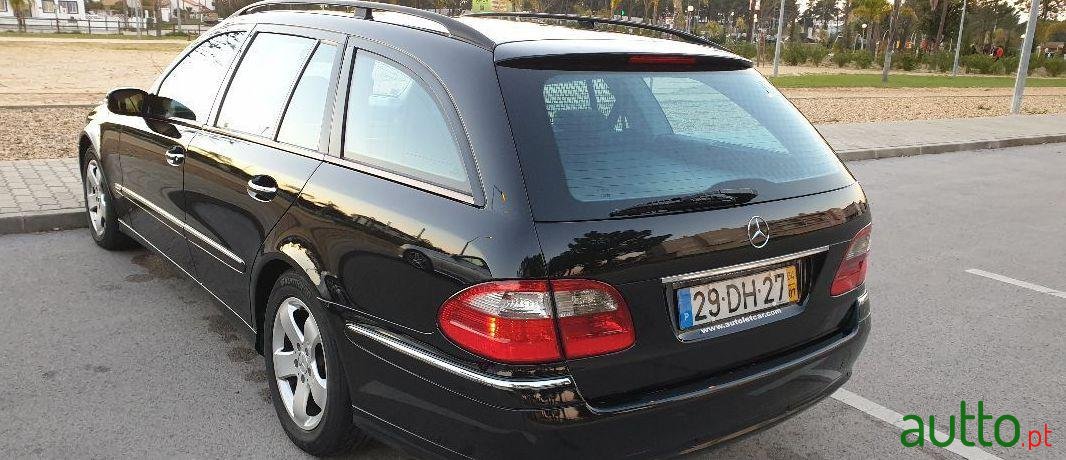 2004' Mercedes-Benz E-220 Avangard photo #1