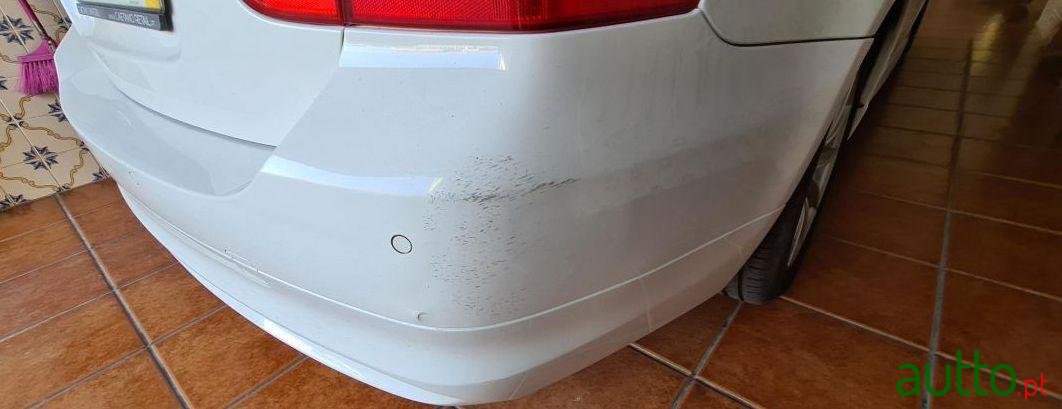 2011' BMW 318 photo #5