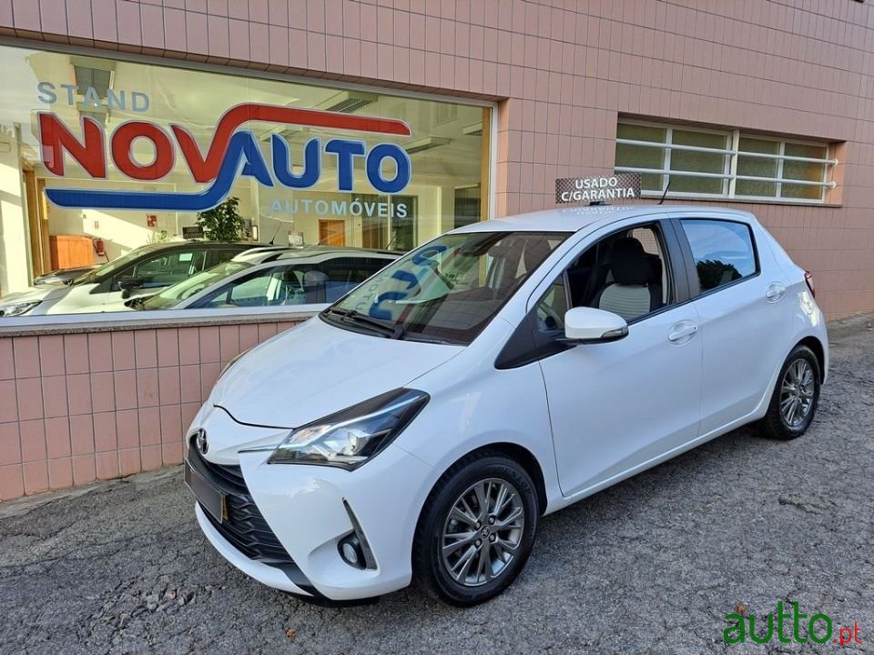 2017' Toyota Yaris photo #2