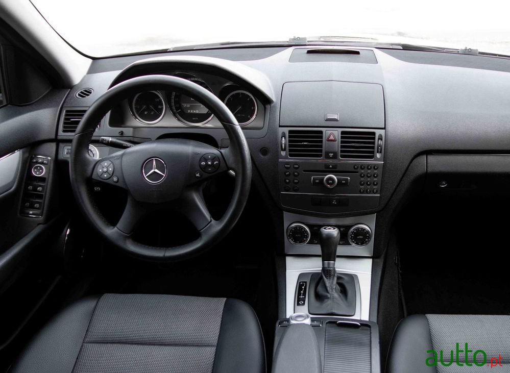 2009' Mercedes-Benz Classe C photo #2