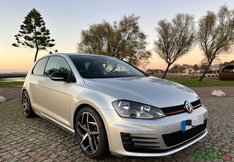2015' Volkswagen Golf photo #1