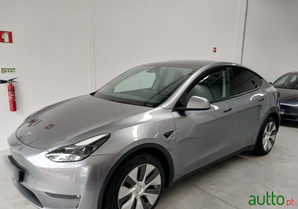 2023' Tesla Model Y photo #3