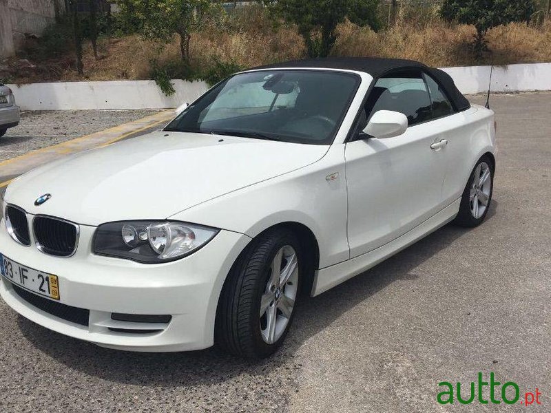 2009' BMW 118 Cabrio photo #1