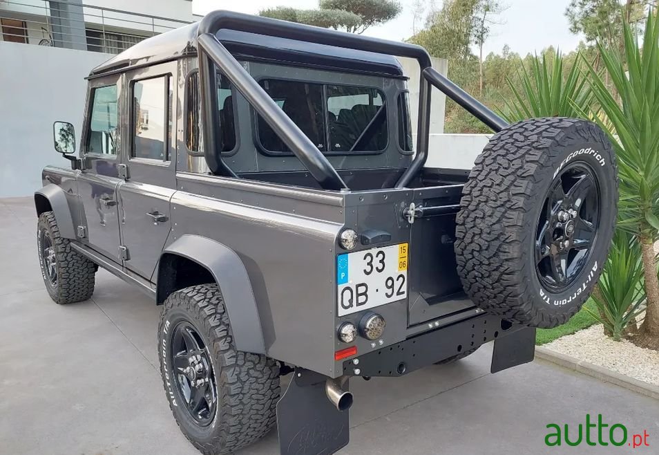 2015' Land Rover Defender photo #5