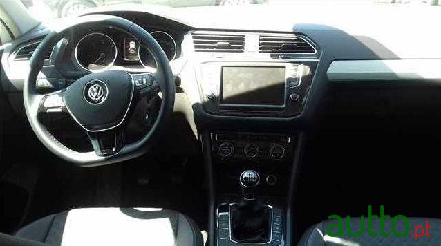 2017' Volkswagen Tiguan photo #1