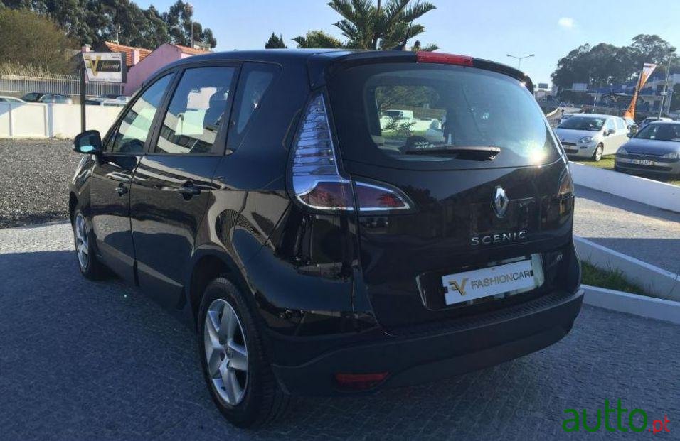 2013' Renault Scenic photo #1