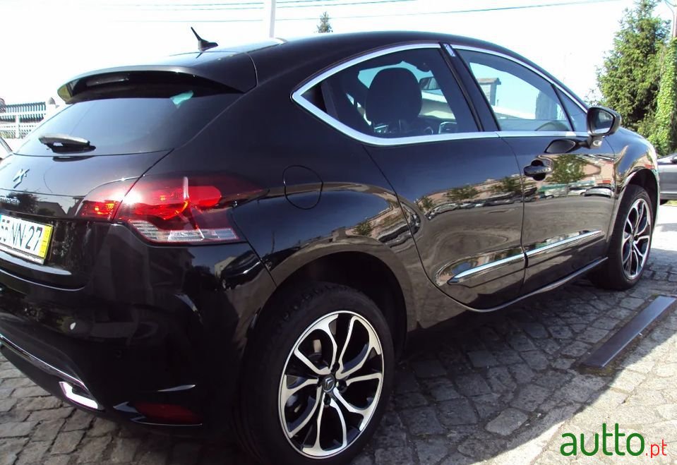 2013' Citroen DS4 photo #5