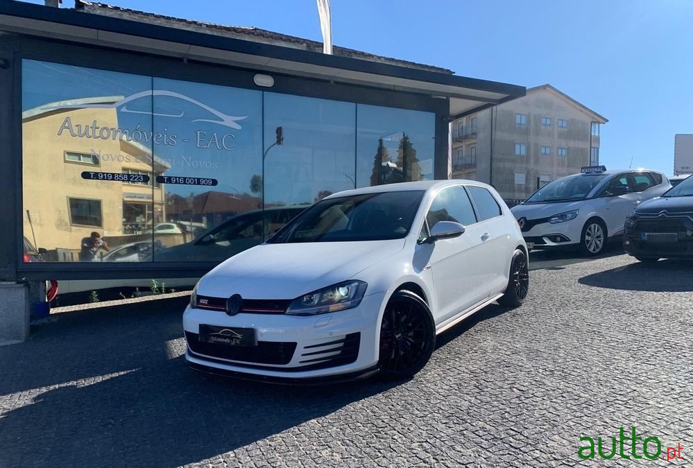 2016' Volkswagen Golf photo #1