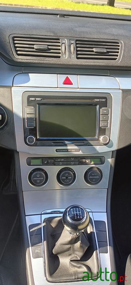 2009' Volkswagen Passat Variant photo #4