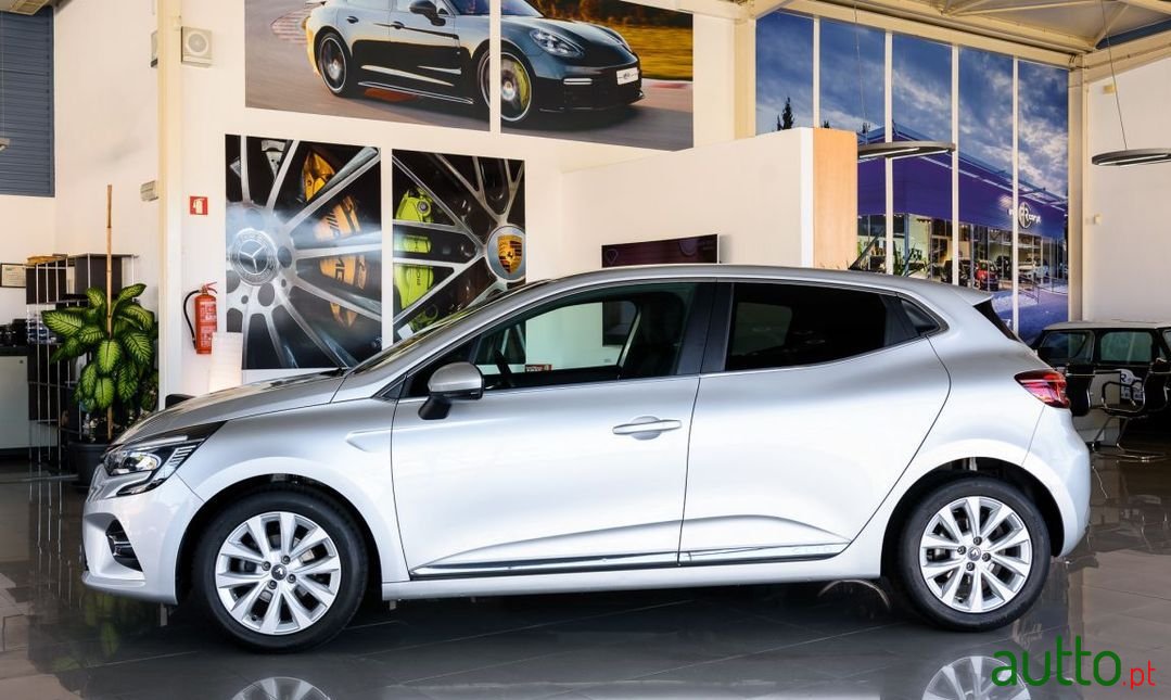 2021' Renault Clio photo #2