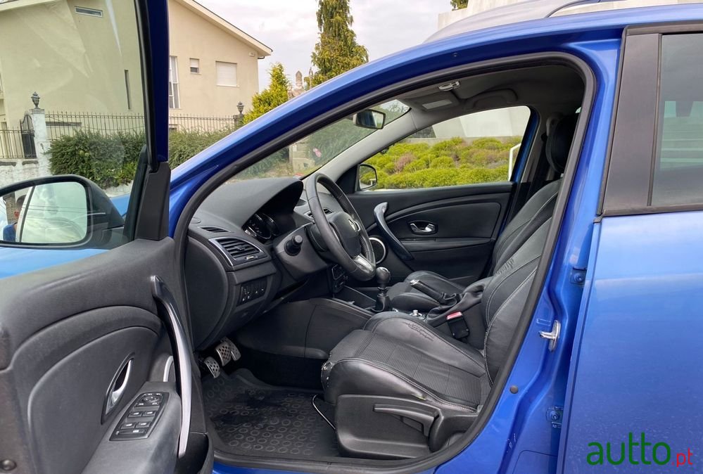 2010' Renault Megane Sport Tourer photo #5