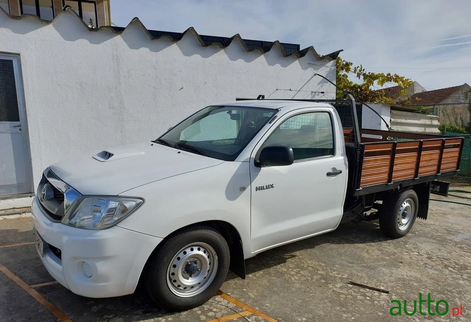 2011' Toyota Hilux photo #2